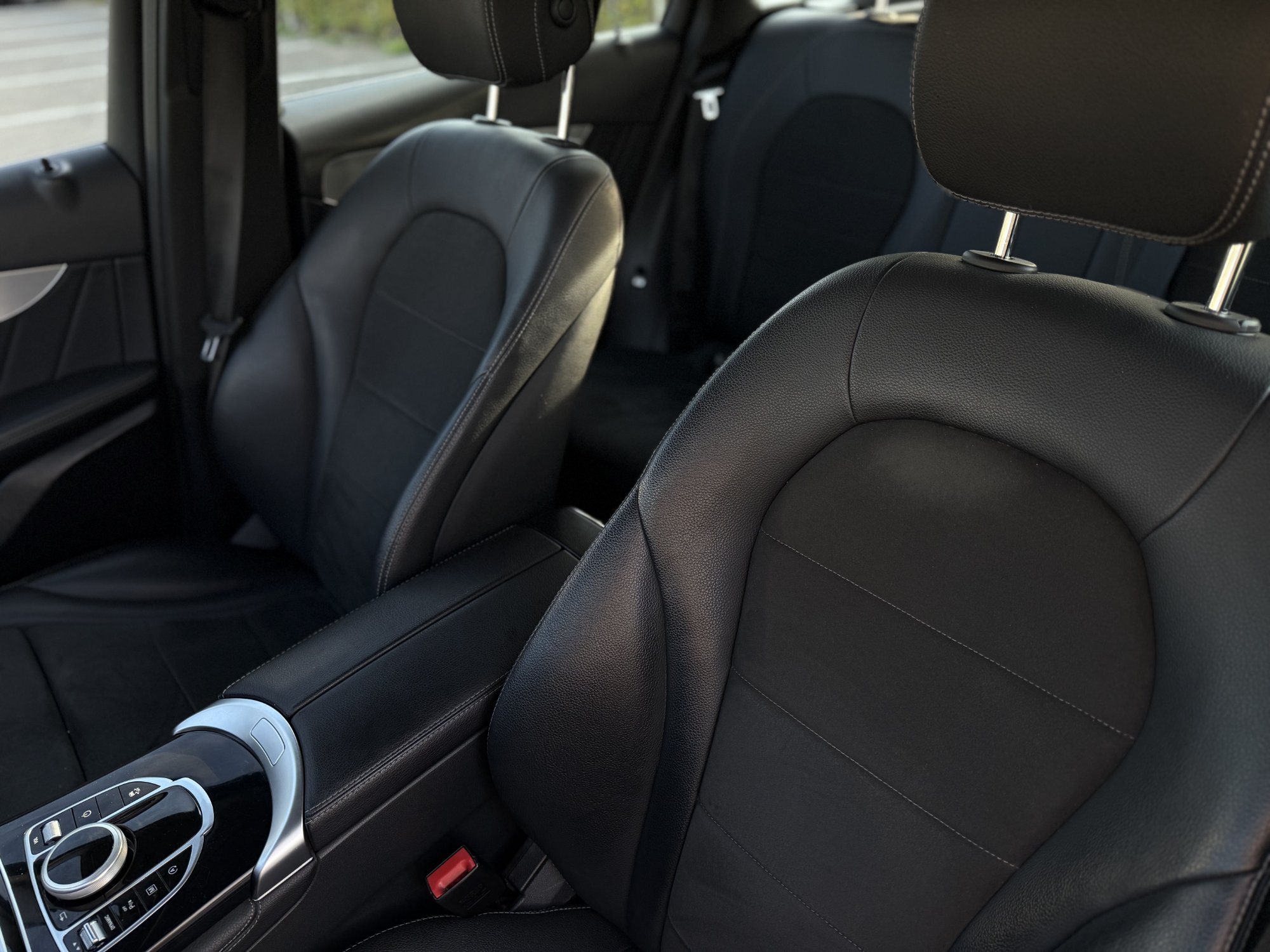 Photo de Mercedes-Benz GLC 220d AMG Line - 4-Matic 