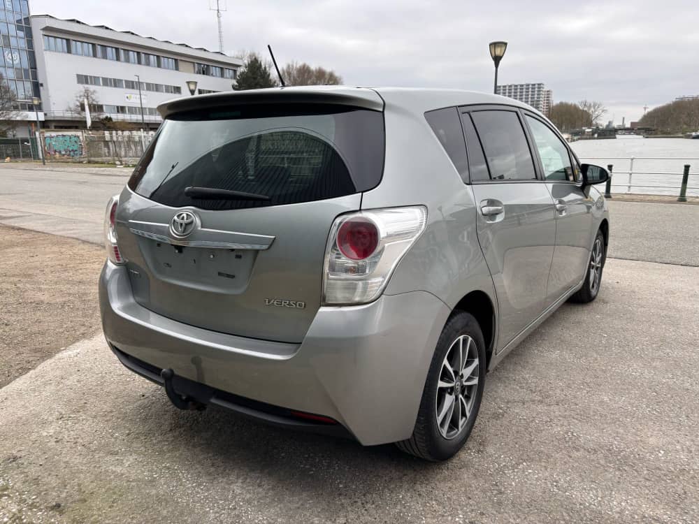 Photo de Toyota  Verso 1.6 VVT-i